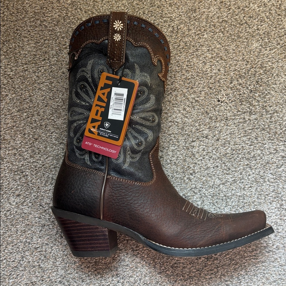 Brand new Ariat women’s Daisy cowboy boots tags still on 10 inch height